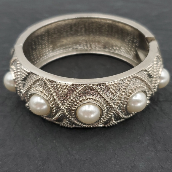 Faux Pearls on Silver Tone Hinged Bangle Bracelet - Picture 4 of 7